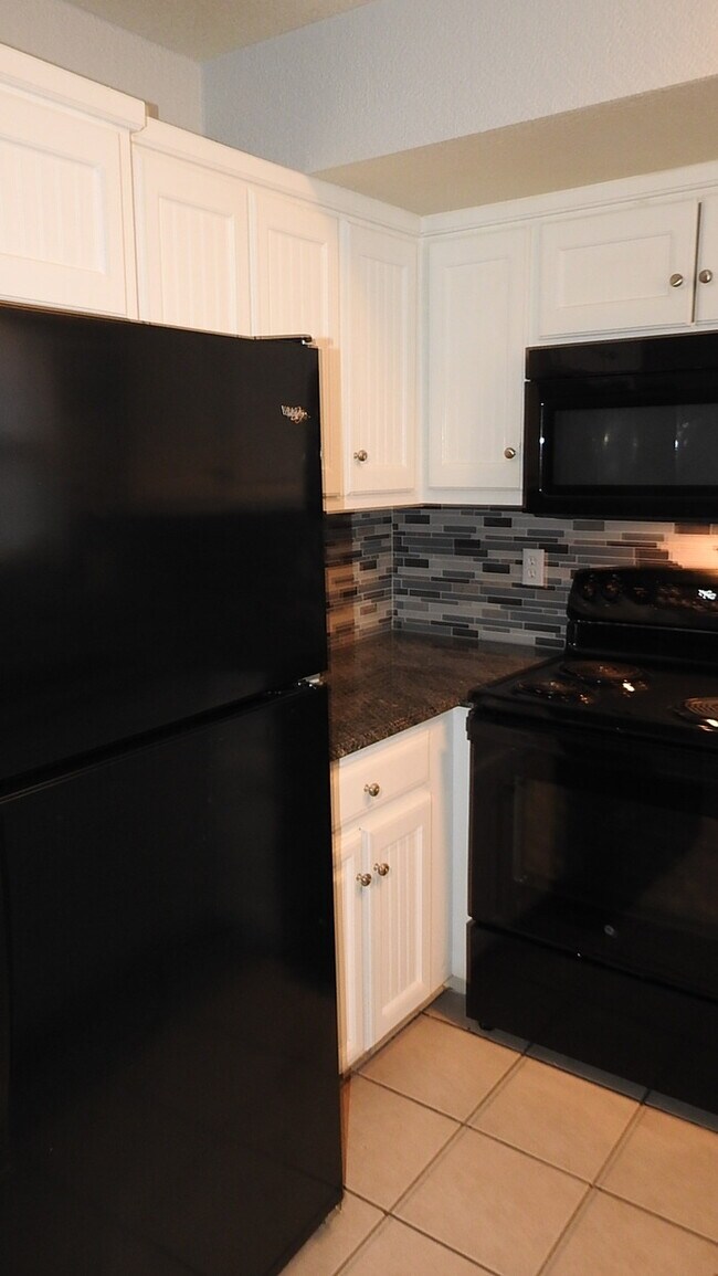Foto del edificio - 3 bed 2.5 bath Townhome In Indep near the ...