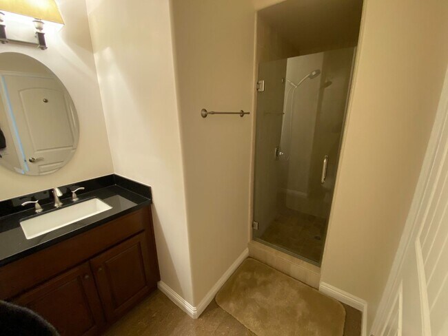 Foto del edificio - Beautiful Four Bedroom Townhouse in Pasadena