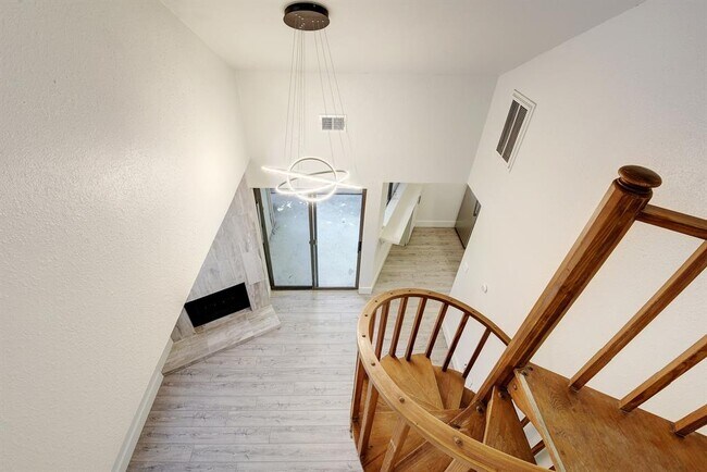 Foto del edificio - 2500 Burleson Rd