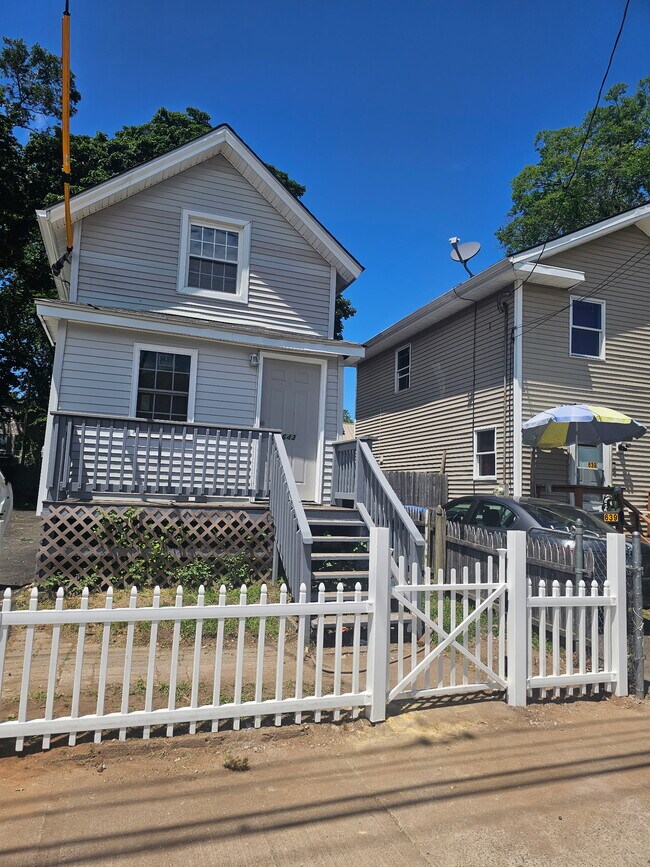 Building Photo - 643 Washington Ave