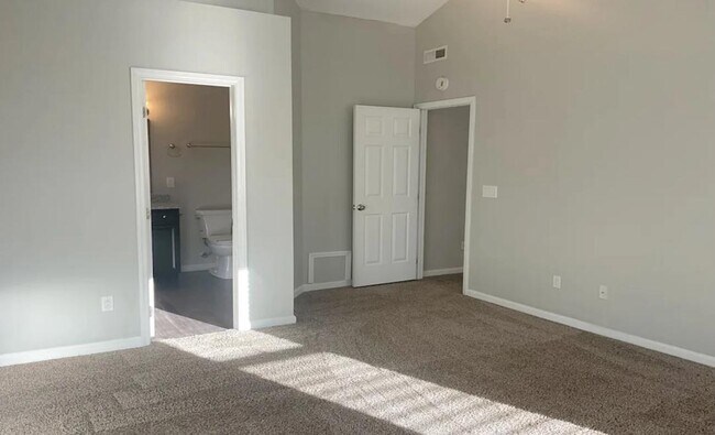 Building Photo - 3136 Daingerfield Dr