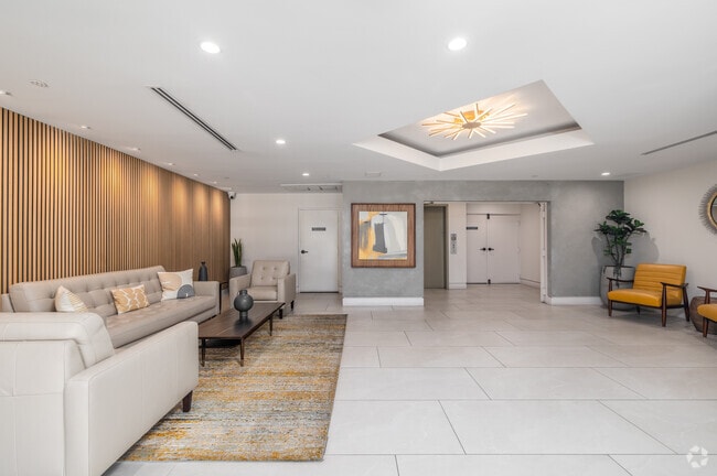 Lobby - Palm Court Apartments