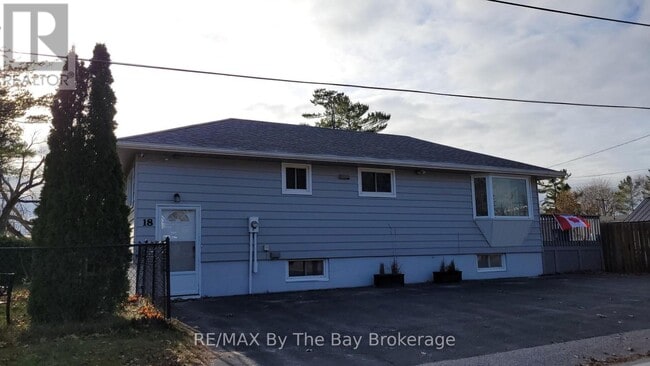 Photo du bâtiment - 18 16th St S