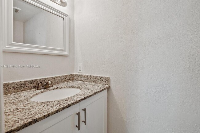 Foto del edificio - 2123 N 14th Ave