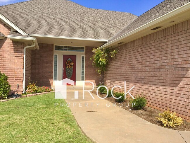 Foto del edificio - Need space? Take a look at this 4 Bedroom/4.5 Bathroom Home in SW Edmond!