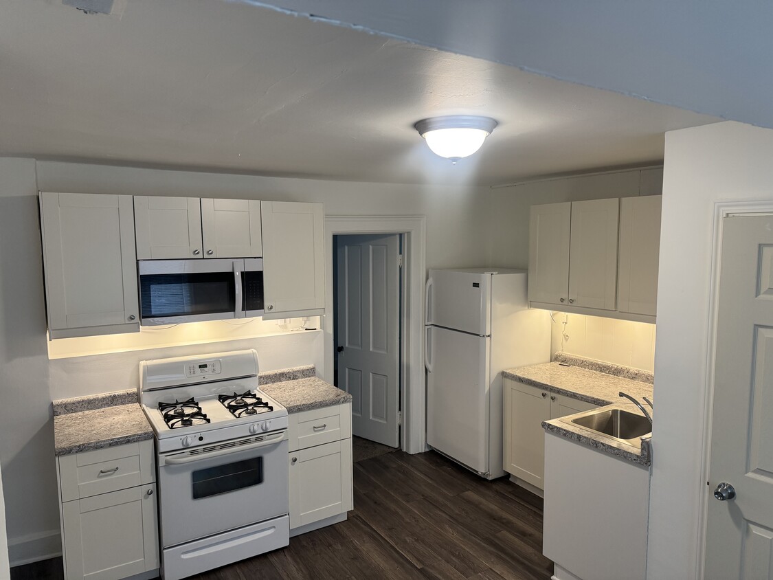 Foto principal - 811 47th St