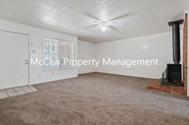 Building Photo - Great 3/1.5 in Balch Springs!