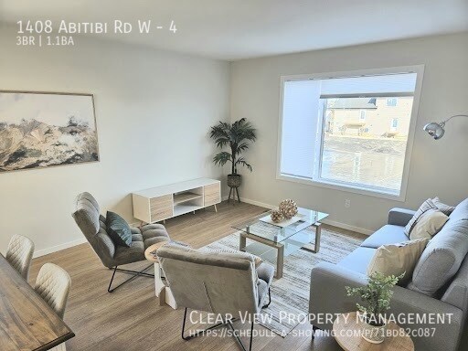 Photo du bâtiment - Beautiful 3 bedroom townhouse in Gary Station! ?