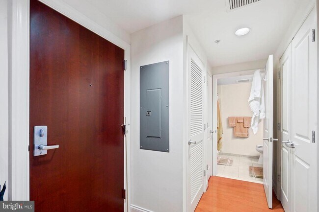 Foto del edificio - 1020 N Highland St
