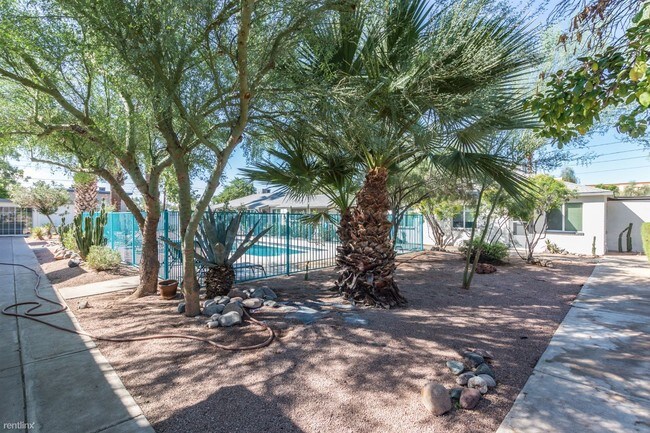 Foto del edificio - 1110 E Turney Ave