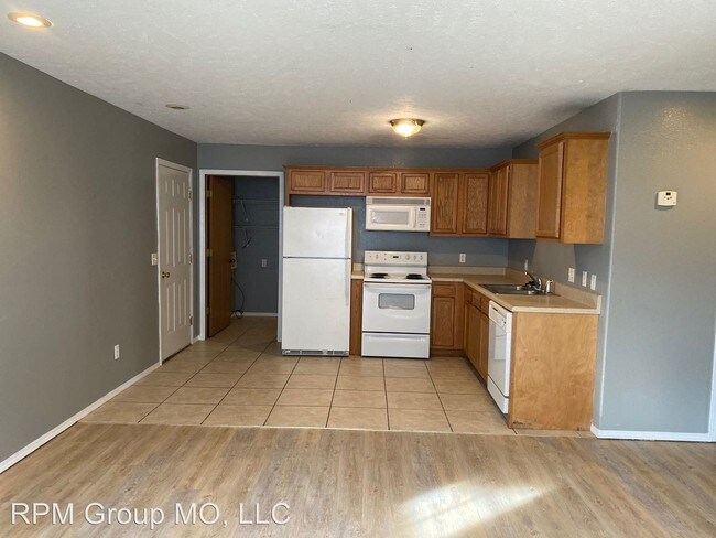 Building Photo - 5570 N Brown Ln