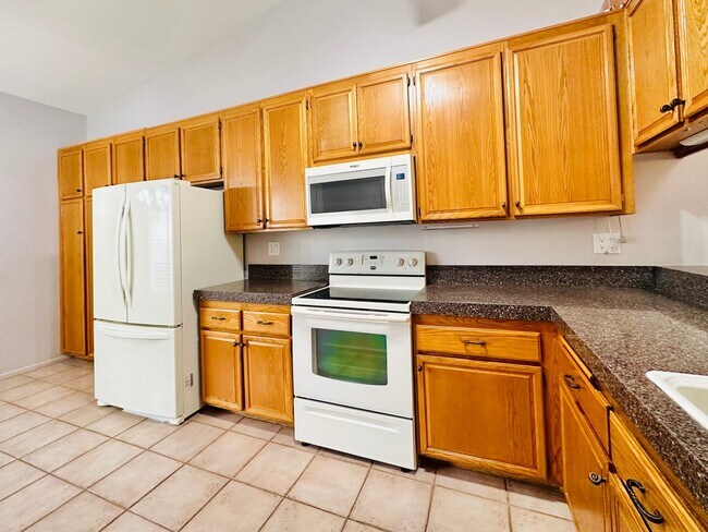 Foto del edificio - Serene Retreat in the Oaks North 55+ Community: Discover Your Dream Home!