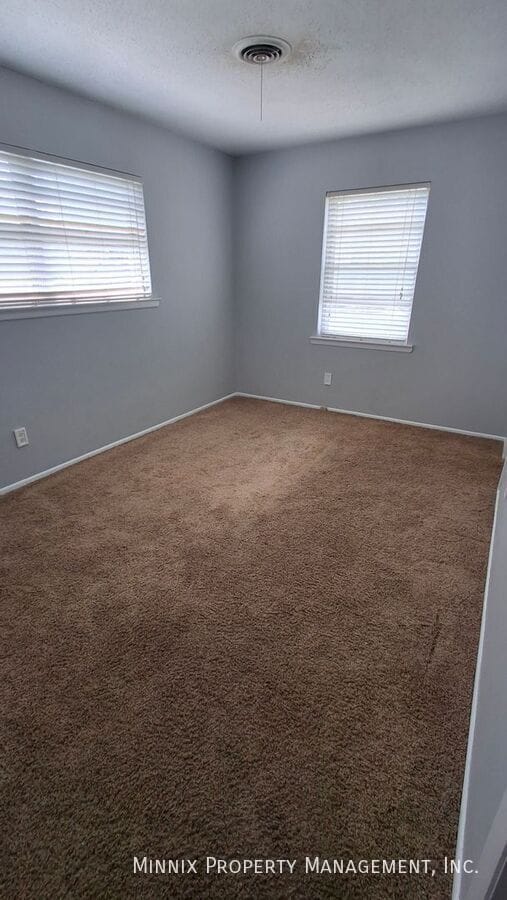 Foto del edificio - 2813 John Dr