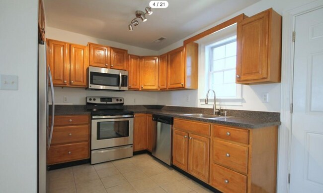 Building Photo - 837 Pollard St