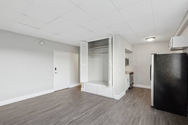 Foto del edificio - Barbizon Apartments