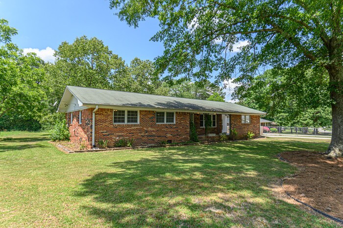 Primary Photo - 261 McGrady Rd NE