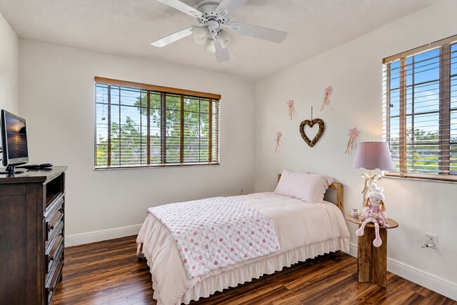 Foto del edificio - 1400 Crestwood Ct S