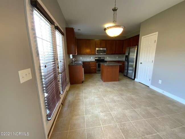Building Photo - 237 Silver Hills Dr
