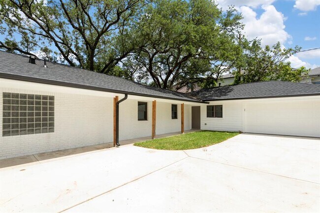 Foto del edificio - 3814 Overbrook Ln