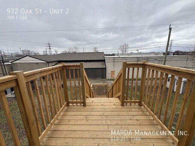 Photo du bâtiment - BEAUTIFUL NEW RENO 3 BED/1 BATH UPPER WEST END + HYDRO & WATER