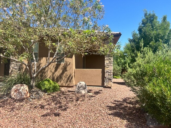 Building Photo - SANTA CLARA BEAUTY!