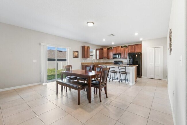 Building Photo - Come Rent this LIKE NEW Home in Fern Hill!