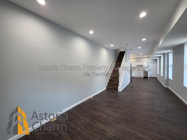 Foto del edificio - 2920 E Madison St