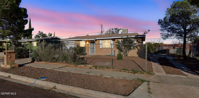 Foto del edificio - 10068 Oakwood Dr