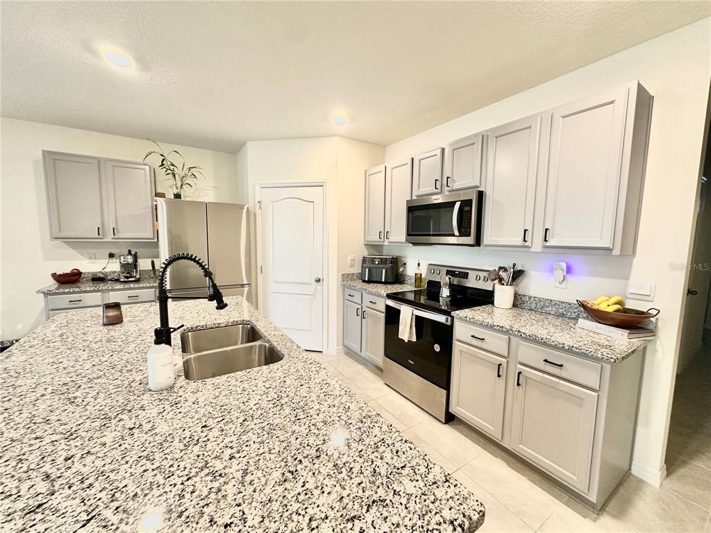 Building Photo - 5235 Mahogany Dr