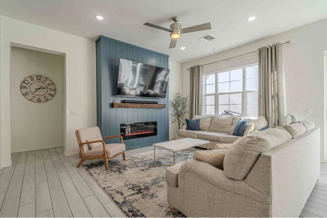 Building Photo - 2467 E Lovebird Ln