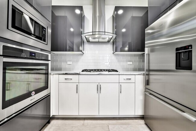 Foto del edificio - 4 bedroom in Chicago IL 60651