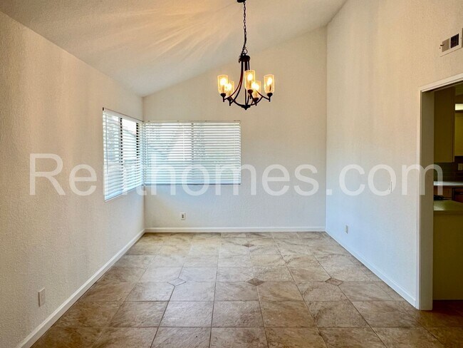 Building Photo - 9002 Meadowrun Way