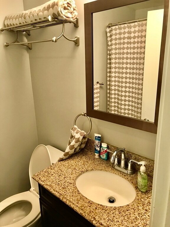 18 Linden Dr Unit B, Danvers, MA 01923 Room for Rent in Danvers, MA