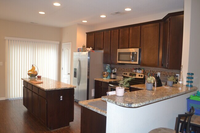 Building Photo - 4964 Almandine Ave