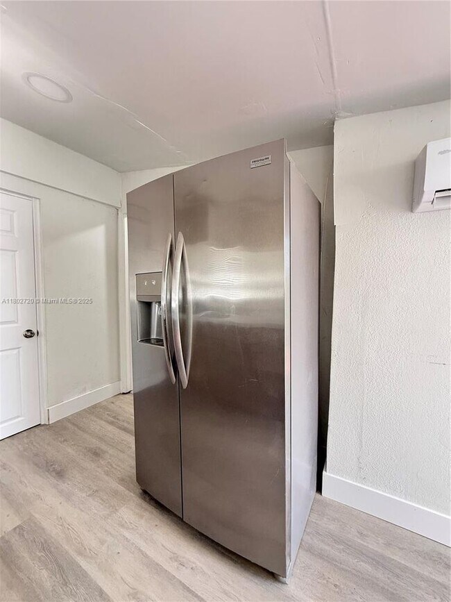 Foto del edificio - 2460 NW 61st St