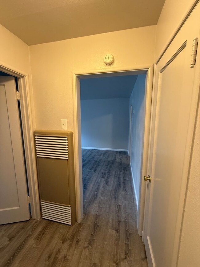 Building Photo - 512 Carpenter St