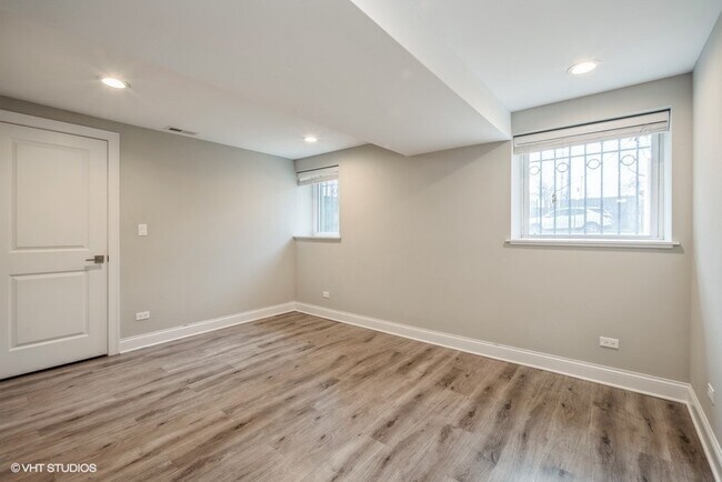 Foto del edificio - Beautiful Bronzeville 2-bed - 1-bath - Gar...