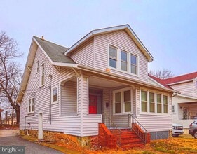 Building Photo - 8 Irving Pl