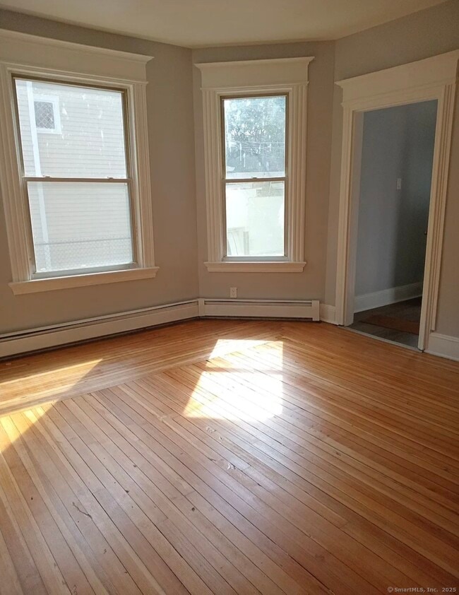 Building Photo - 10 Fales St