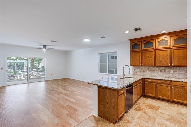 Building Photo - 123 Lubbock Dr