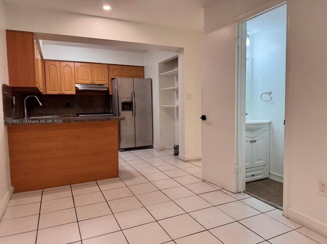 Foto del edificio - 1750 W 56th St