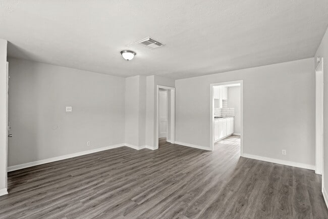 Foto del edificio - 6314 Crestville St