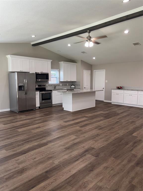 Foto del edificio - 15815 Whipple Tree Dr