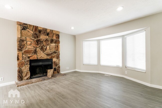 Foto del edificio - 5515 S Ridgecrest Dr