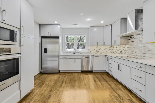 Foto del edificio - Fabulous Townhouse in Kenwood Forest II - ...