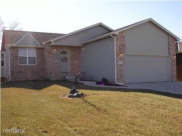 Primary Photo - 4 br, 2 bath House - 715 E Hedgewood St Wo...