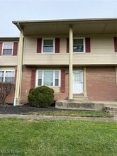 Building Photo - 195 Surrey Ln