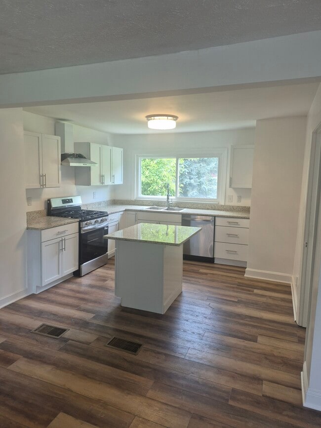 Building Photo - 3860 Oakleigh Ave