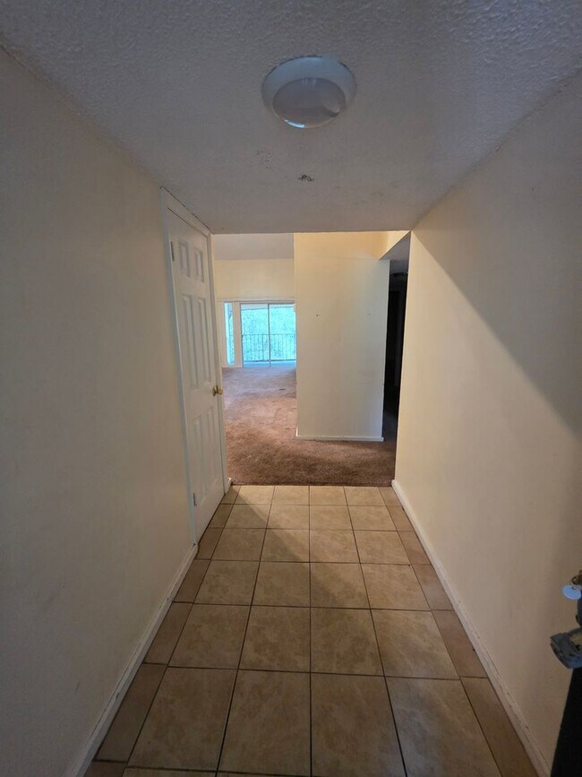 Foto del edificio - 1208 Bush River Rd