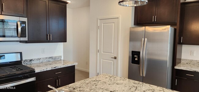 Building Photo - 20775 N Roadrunner Ln